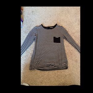 long sleeve horizontal black and white stripes
